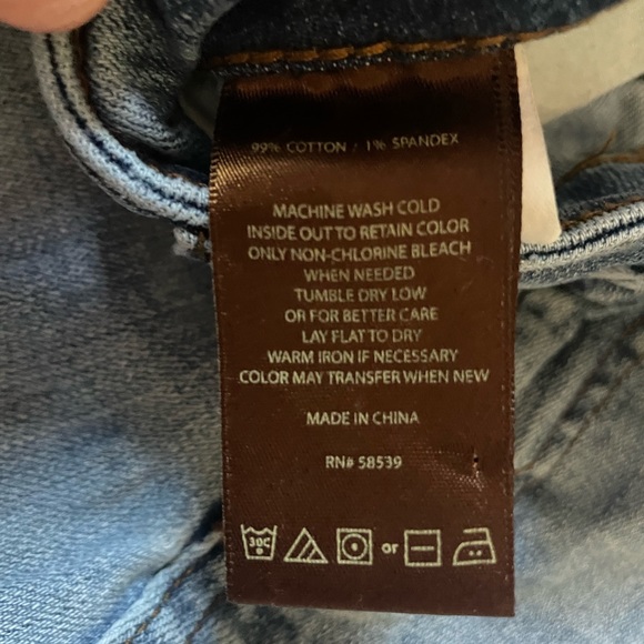 Kut From The Kloth Distressed Crop Straight leg Jeans, size 4 - Picture 7 of 8